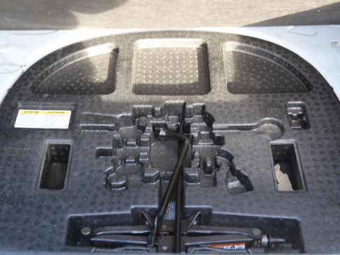 Used 2021 Toyota Camry LE image 23