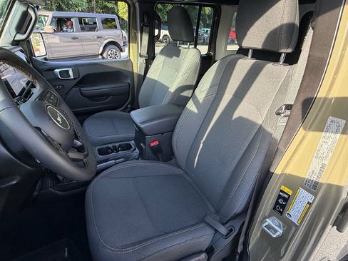 Used 2025 Jeep Wrangler Unlimited Sport AWD/4WD image 9