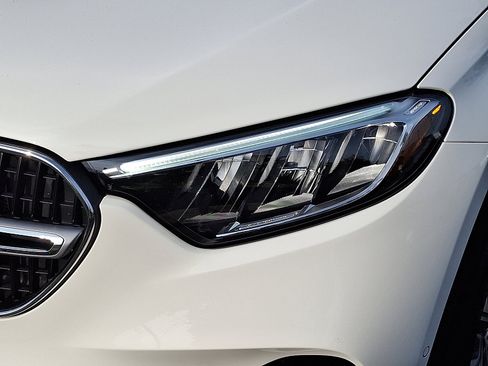 Certified 2025 Mercedes-Benz GLC 300 4MATIC image 9