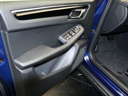 New 2026 Porsche Macan AWD/4WD image 4