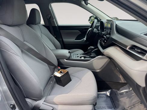 Used 2020 Toyota Highlander LE w/ Protection Package #3 AWD/4WD image 15
