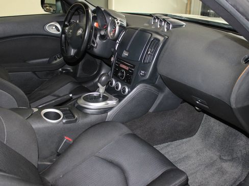 Used 2011 Nissan 370Z Coupe RWD image 23