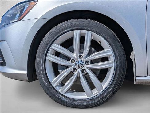 Used 2019 Volkswagen Passat 2.0T Wolfsburg w/ Wheels & Sunroof Package image 24