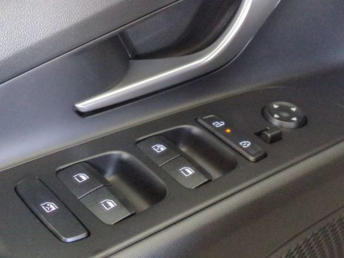 New 2026 Hyundai Elantra Limited FWD image 31