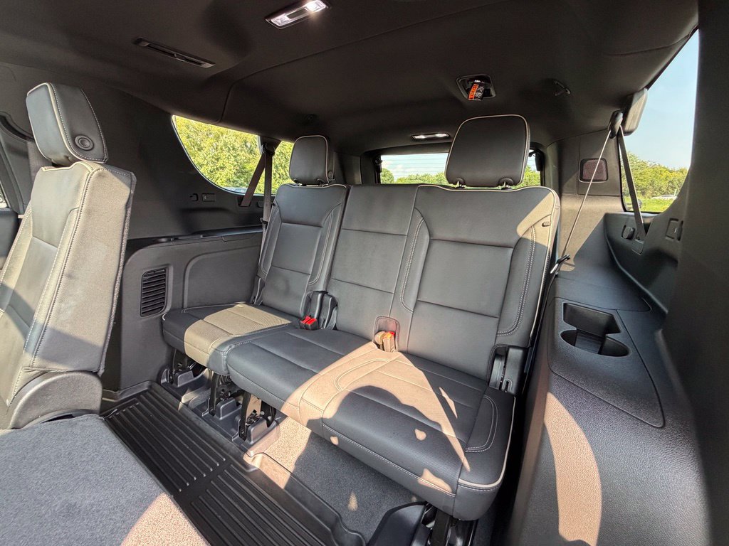 Used 2025 GMC Yukon XL Elevation AWD/4WD image 8