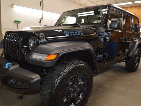 Used 2023 Jeep Wrangler Unlimited w/ Cold Weather Group image 17