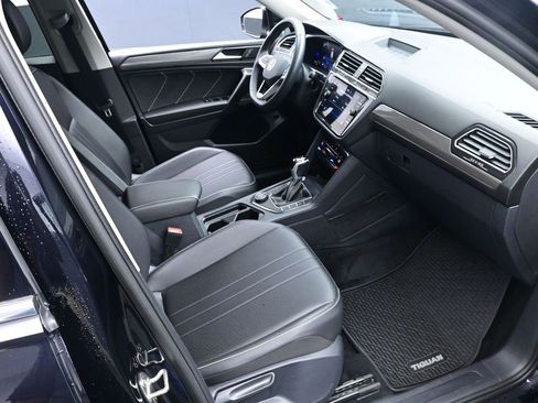 Used 2024 Volkswagen Tiguan SE image 30