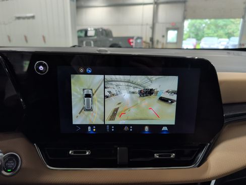 Used 2025 Chevrolet Equinox ACTIV w/ Safety and Technology Package AWD/4WD image 13
