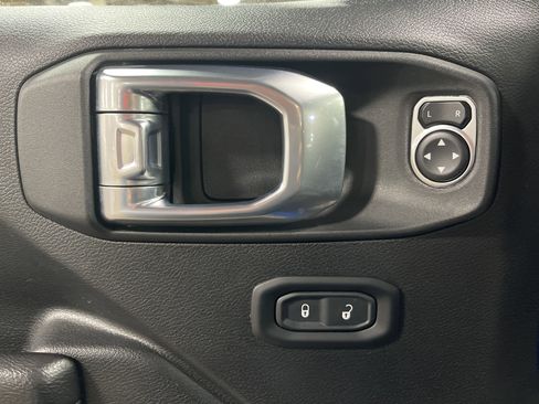 Used 2023 Jeep Wrangler Sport S image 7