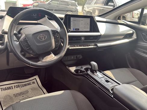 Used 2025 Toyota Prius LE FWD image 10