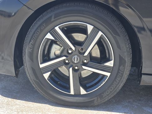 Used 2025 Nissan Sentra SV image 14