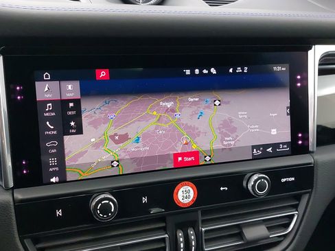 Used 2025 Porsche Macan image 24