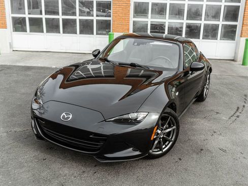 Used 2017 MAZDA MX-5 Miata RF Grand Touring image 2