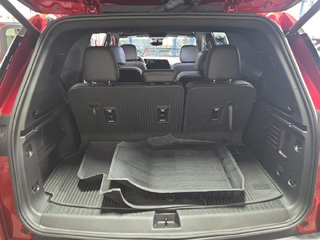 New 2026 Chevrolet Traverse LT w/ Midnight/Sport Edition FWD image 16