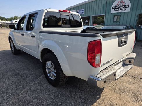 Used 2014 Nissan Frontier SV w/ SV Value Truck Package RWD image 14