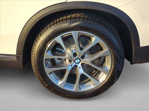 Used 2026 BMW X5 xDrive40i w/ Premium Package AWD/4WD image 10
