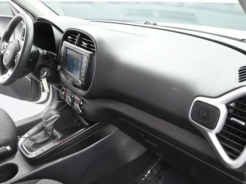 Used 2020 Kia Soul S FWD image 23