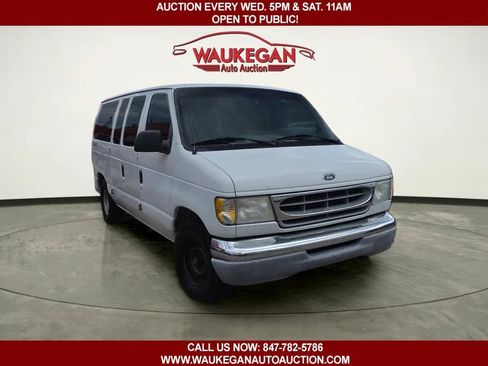 Used 1999 Ford E-150 and Econoline 150 Wagon RWD image 3
