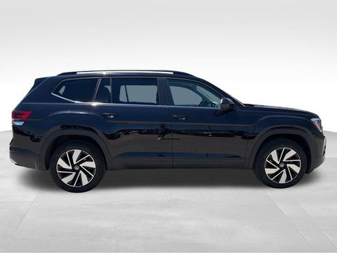 Used 2025 Volkswagen Atlas SE AWD/4WD image 4