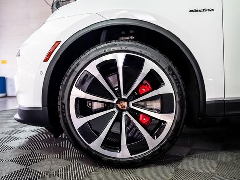 New 2026 Porsche Macan 4S Electric image 13