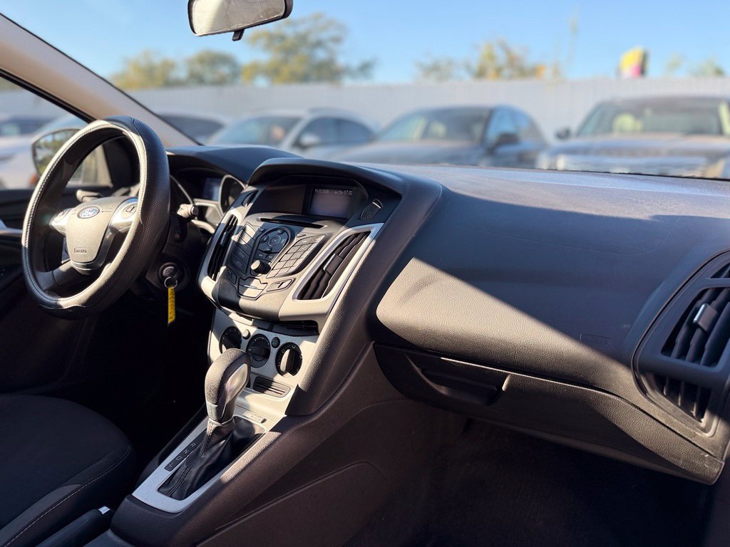 Used 2014 Ford Focus SE FWD image 18
