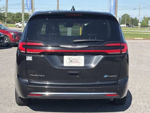 Used 2023 Chrysler Pacifica Touring-L FWD image 7