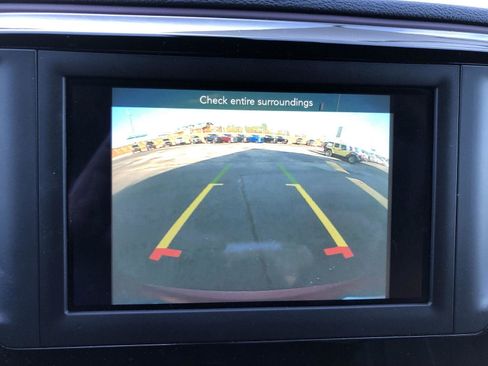 Used 2020 Chrysler Pacifica Touring-L image 16