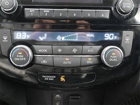 Used 2017 Nissan Rogue SV image 23