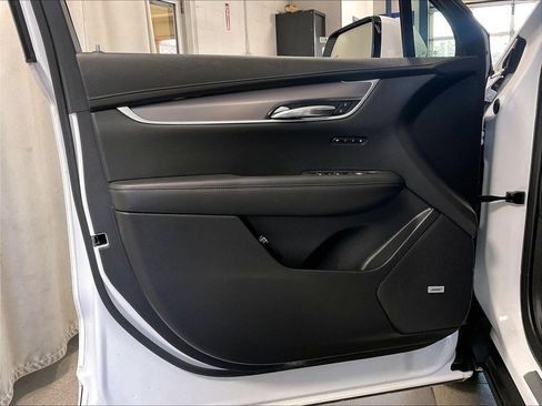 Used 2024 Cadillac XT6 Luxury w/ LPO, Floor Liner Package AWD/4WD image 9