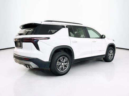 Used 2025 Chevrolet Traverse LT image 9