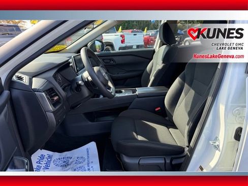 Used 2024 Nissan Rogue S image 13