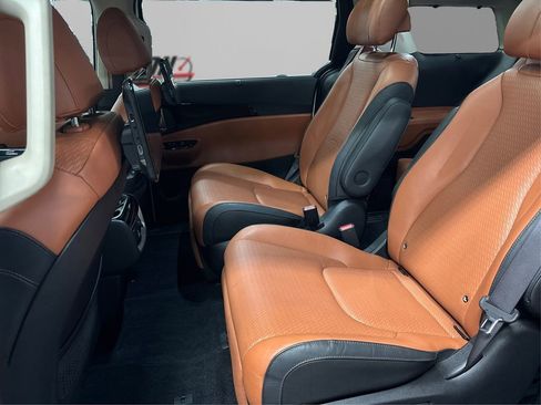 Certified 2024 Kia Carnival SX Prestige image 10