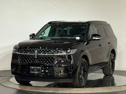 New 2026 Lincoln Navigator Reserve w/ Jet Appearance Package AWD/4WD image 4