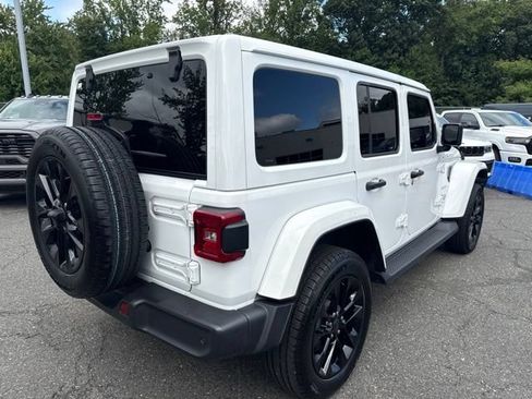 Used 2024 Jeep Wrangler Unlimited Sahara w/ Technology Group AWD/4WD image 19