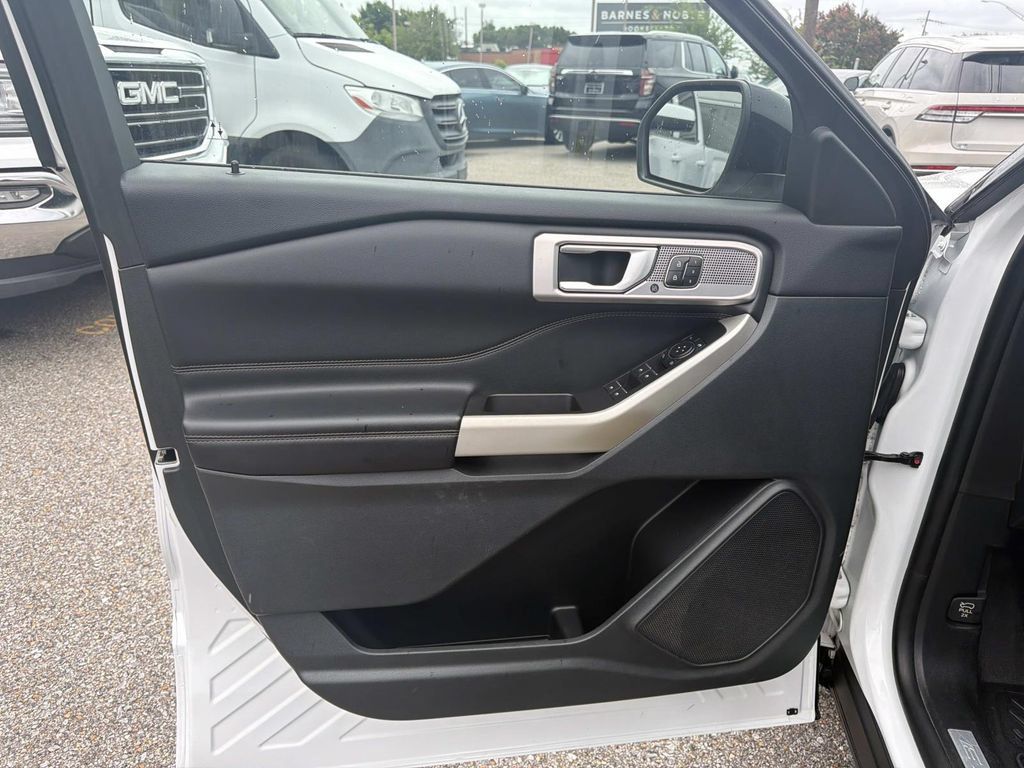 Used 2021 Ford Explorer Limited w/ Equipment Group 301A RWD image 19