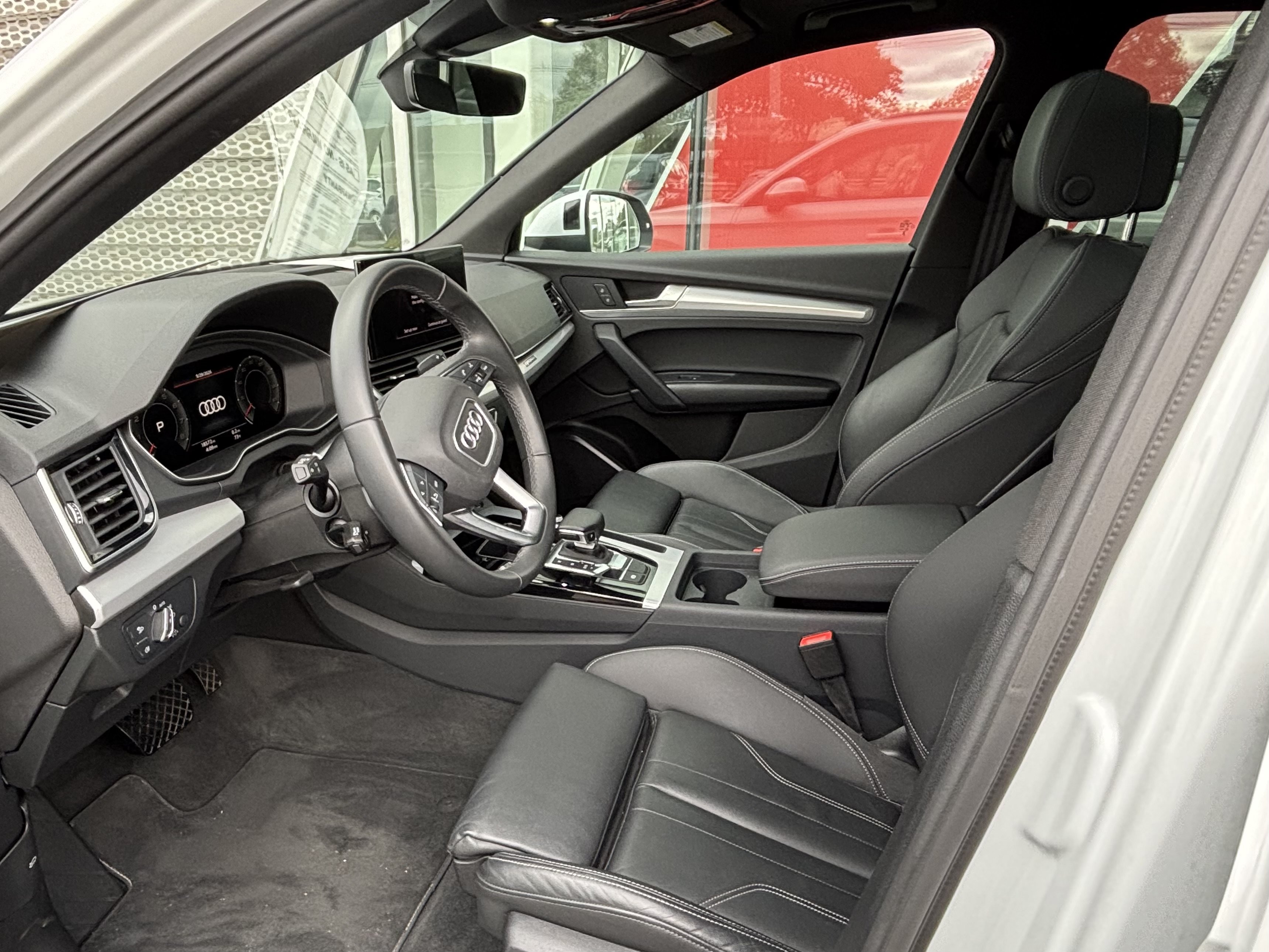 Certified 2025 Audi Q5 2.0T Premium w/ Convenience Plus Package AWD/4WD image 5