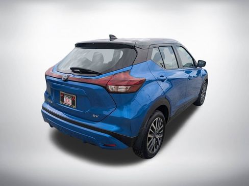 Used 2023 Nissan Kicks SV FWD image 3