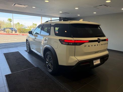 Used 2025 Nissan Pathfinder SV image 7