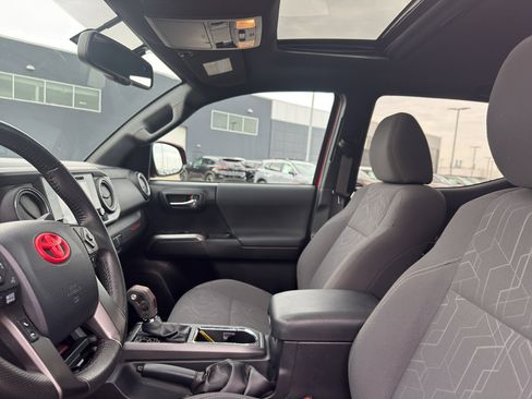 Used 2017 Toyota Tacoma TRD Sport w/ Premium & Technology Package image 26