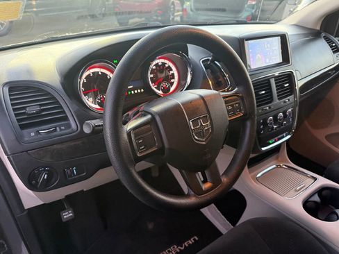 Used 2016 Dodge Grand Caravan SXT image 15