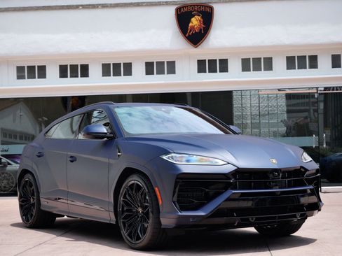 Used 2025 Lamborghini Urus SE image 1