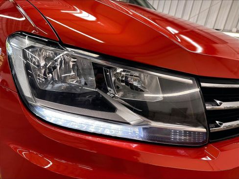 Used 2018 Volkswagen Tiguan S FWD image 32