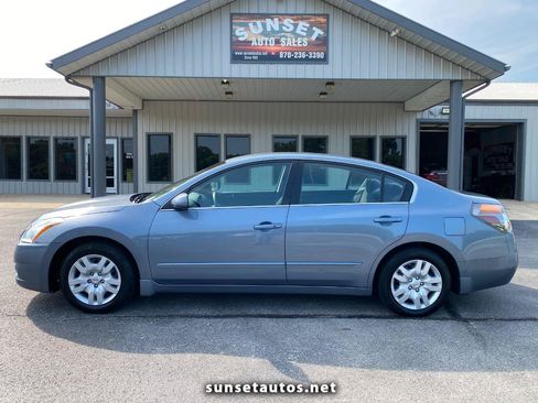 Used 2010 Nissan Altima 2.5 S FWD image 1