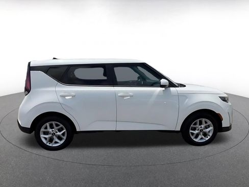 Used 2025 Kia Soul LX w/ LX Technology Package FWD image 16