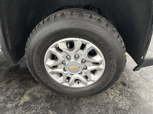 Used 2024 Chevrolet Silverado 2500 LT AWD/4WD image 4
