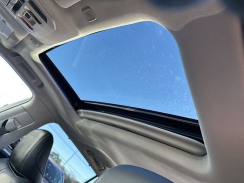 Used 2024 Toyota Highlander Limited image 23