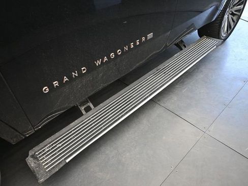 Used 2022 Jeep Grand Wagoneer Series III image 15