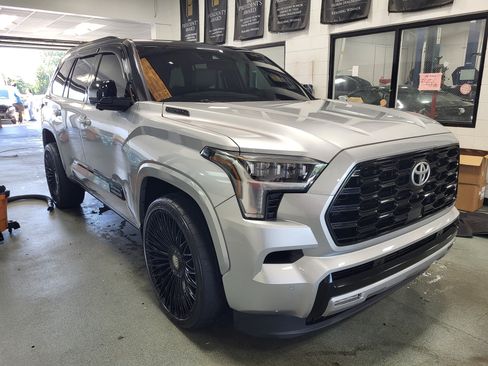 Used 2025 Toyota Sequoia Capstone AWD/4WD image 3