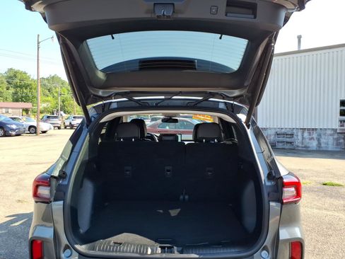 Used 2025 Ford Escape Platinum AWD/4WD image 9