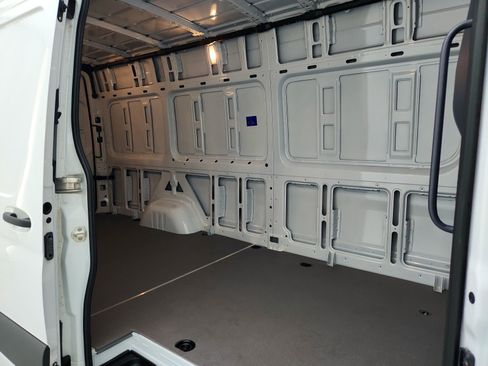 New 2025 Mercedes-Benz eSprinter 170 Cargo image 22